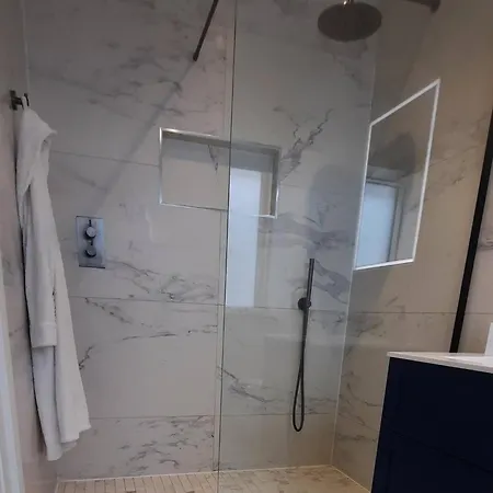 Villa Stunning Family Sleeps 10 Dublin