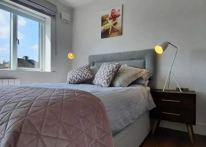 Stunning Family Sleeps 10 Villa