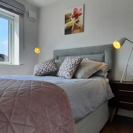Stunning Family Sleeps 10 Villa